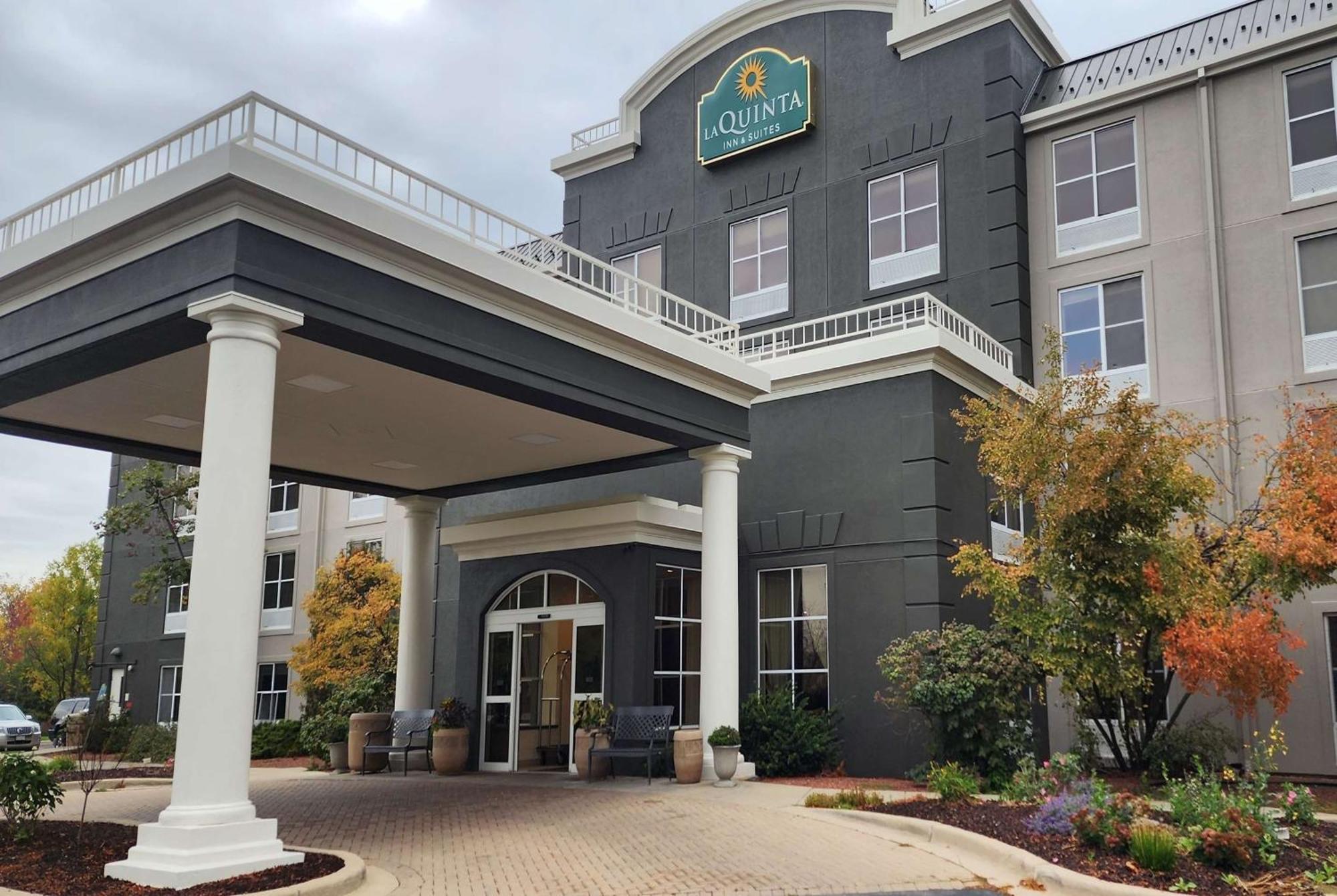 La Quinta By Wyndham Milwaukee Sw New Berlin Hotel Exterior photo