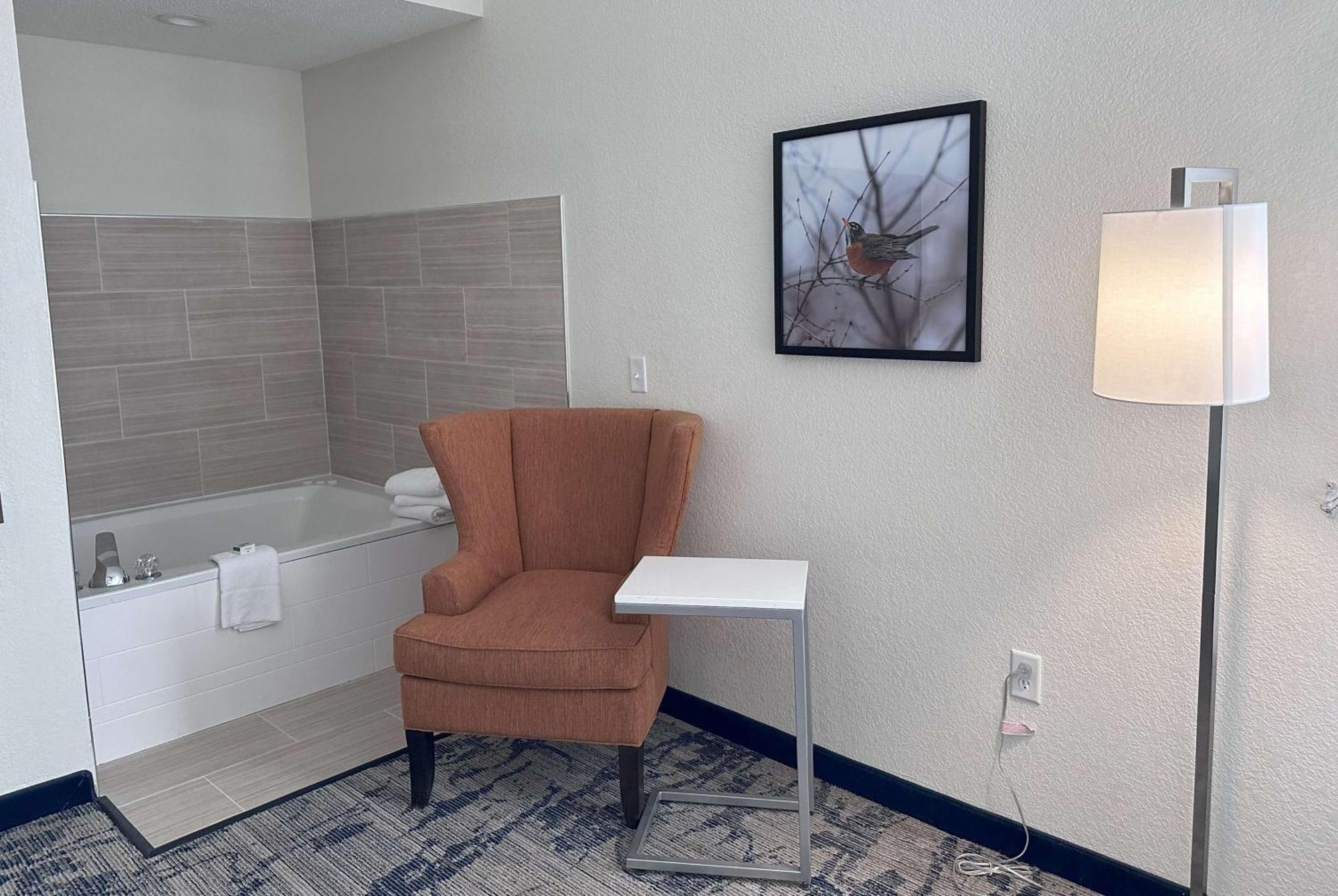 La Quinta By Wyndham Milwaukee Sw New Berlin Hotel Exterior photo